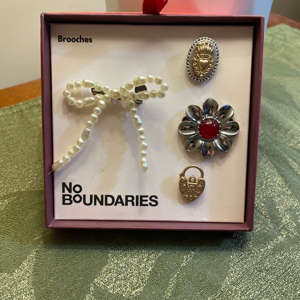 No Boundaries Pearl Bow and Charm Brooch Set - White, Silver, Gold, Red